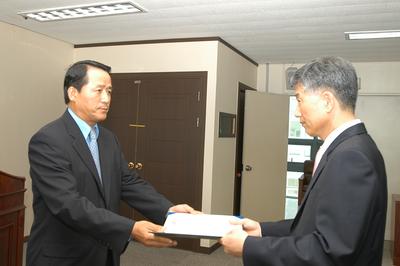 2006-08-28-전입직원임명장수여식1.JPG