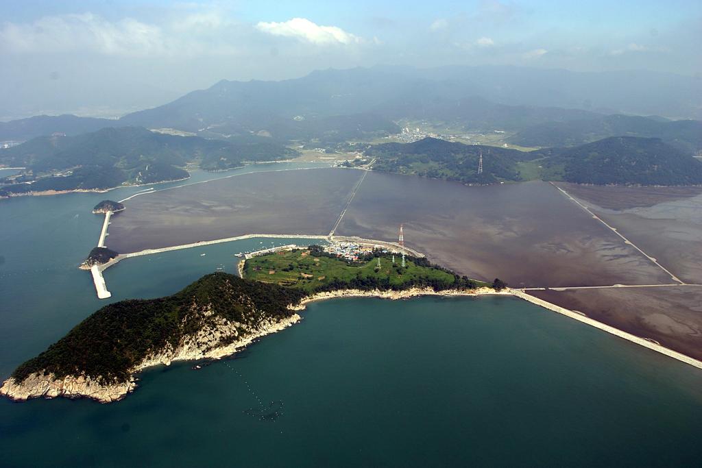 <p>2005년 9월 웅동지구 현장사진입니다.</p>