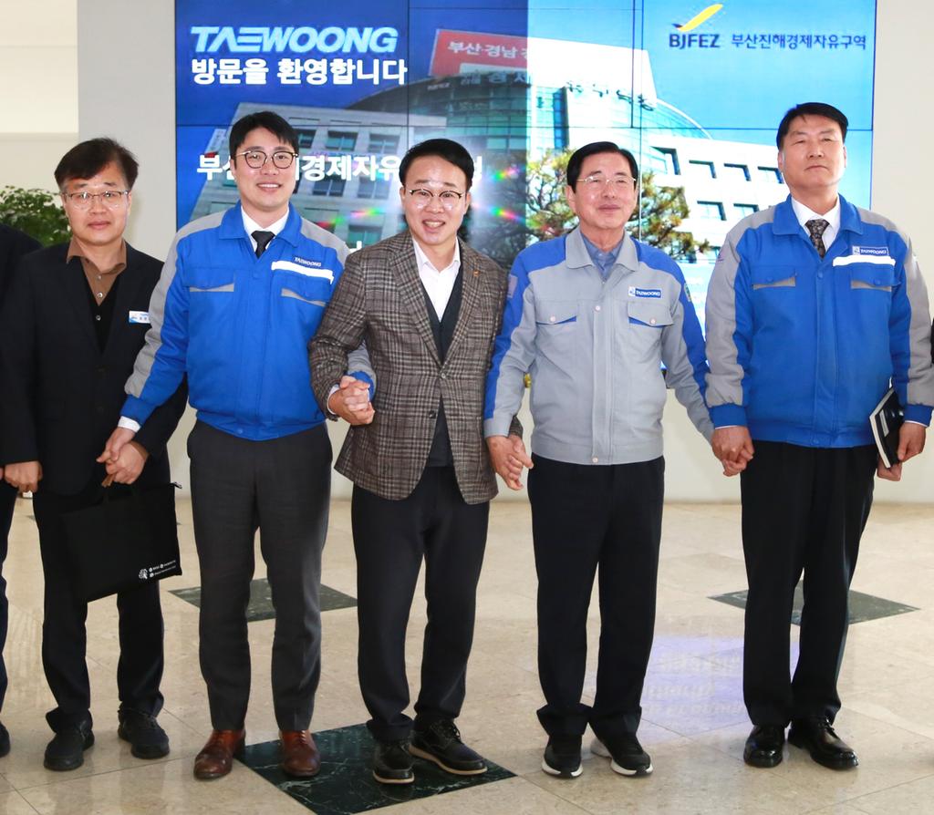 (사진 1) 박성호 청장, 중견기업 (주)태웅 제강공장 방문
