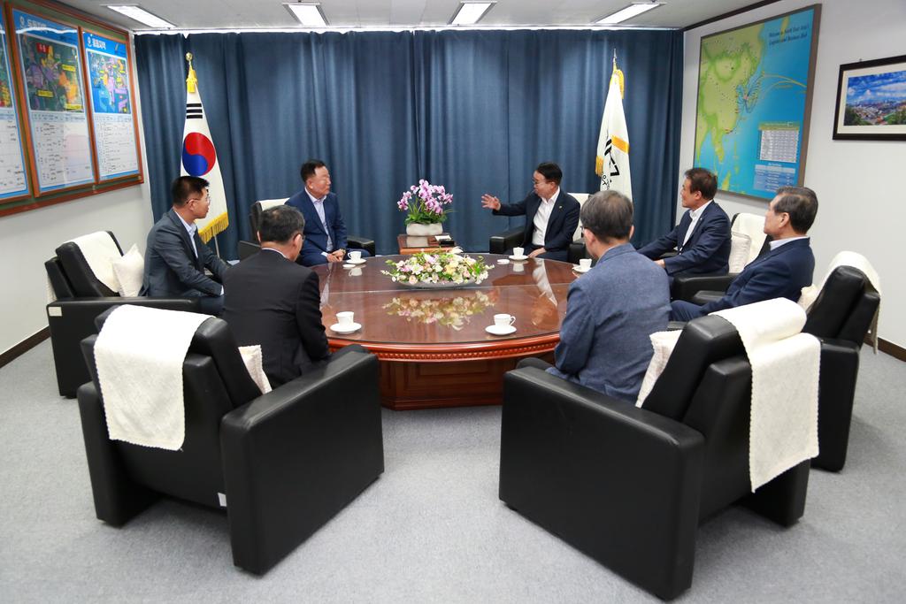 건설공제조합 운영위원장 일행 부산진해경제자유구역청 방문