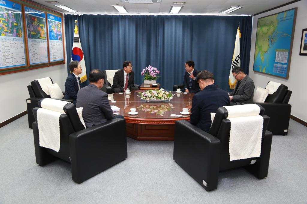 김해시장 부산진해경제자유구역청 내방