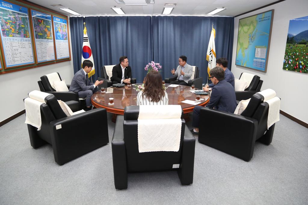 영국 로얄러셀스쿨 설립추진단장 부산진해경제자유구역청 내방