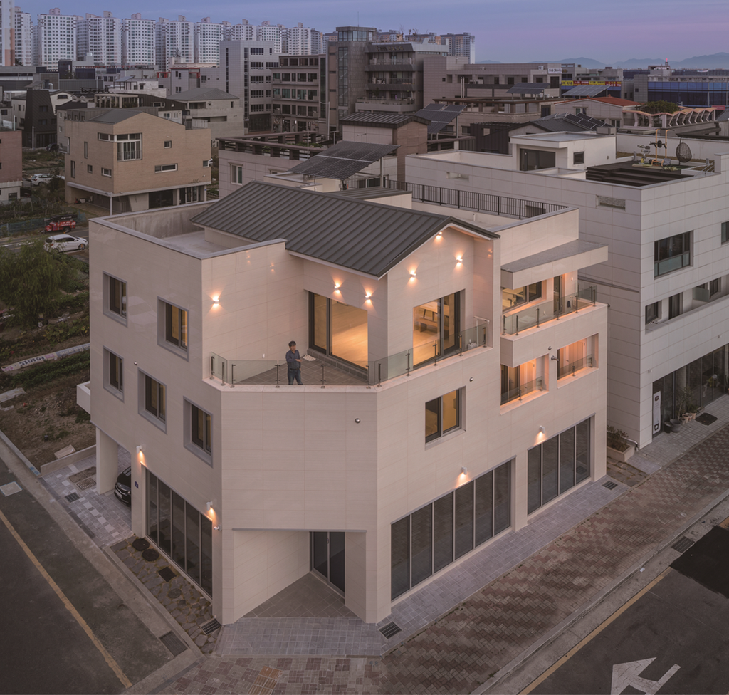 Residential ｜ Balcony House