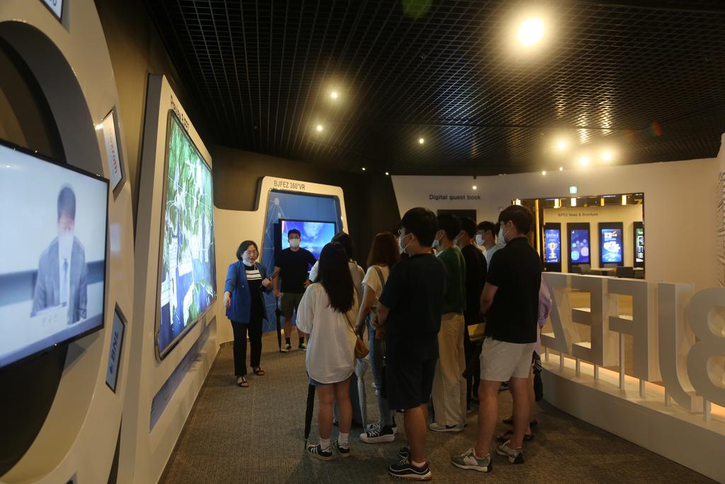 Students from Dongseo Univ. Visit BJFEZ Vision Hall