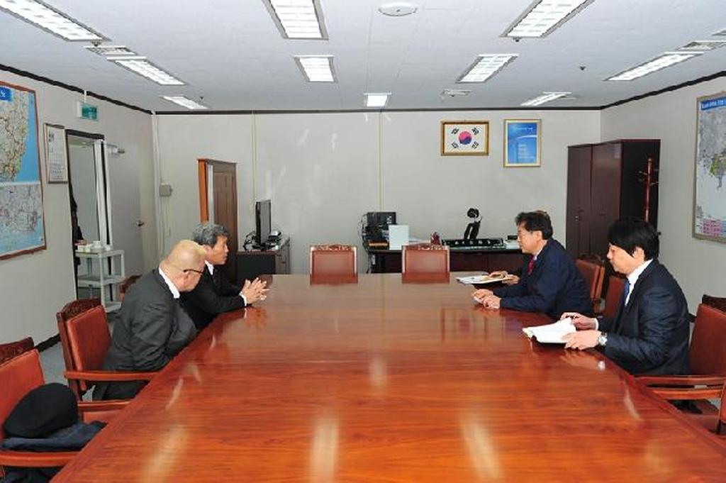On January 24, CEO of LAMI Co. of Japan, Okuno Akira, visited BJFEZ Authority and had meeting with Commissioner Seo of BJFEZ to learn and sound out the investment opportunities in the BJFEZ.